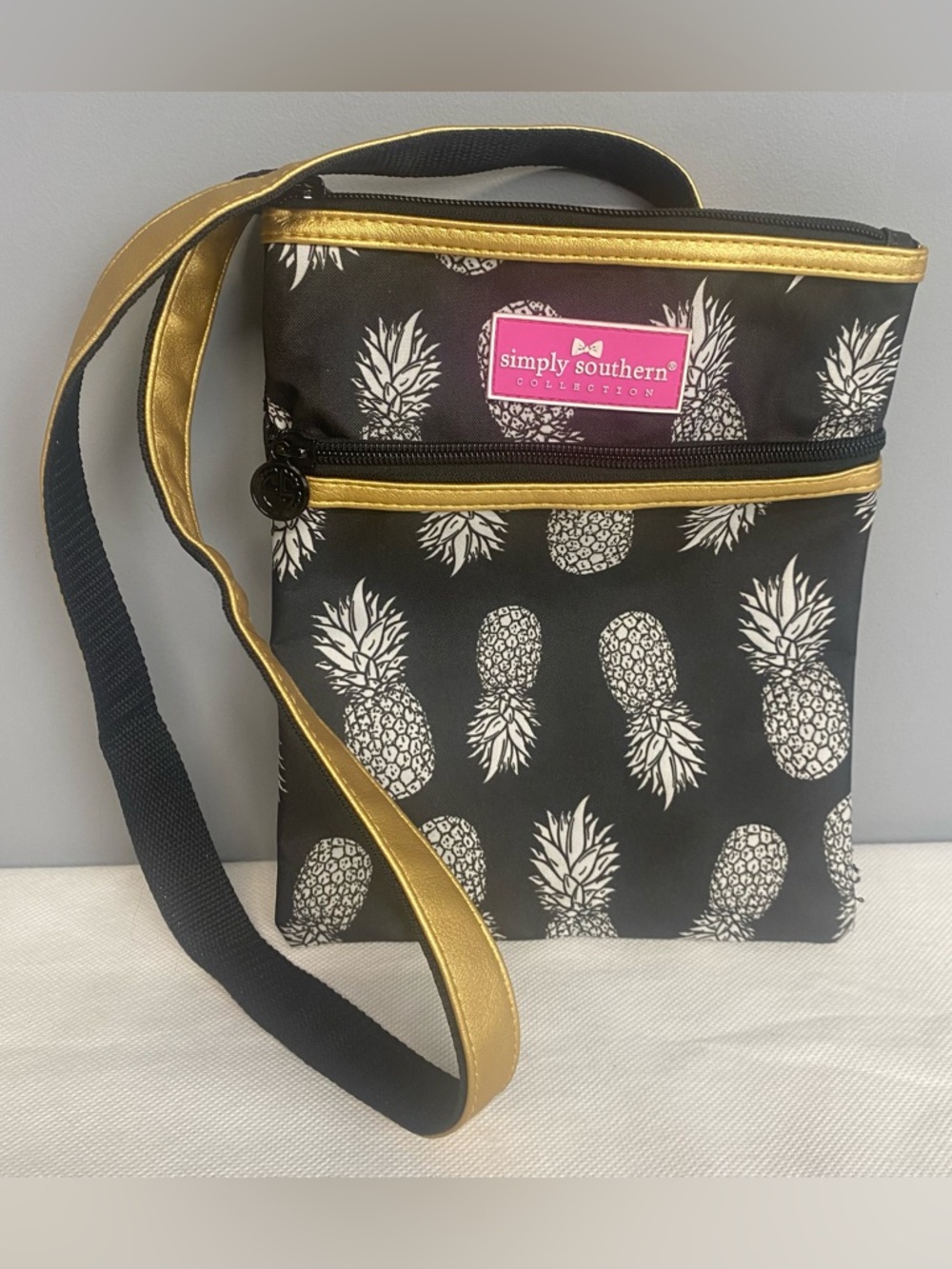 Simply Southern Pineapple Print Crossbody Bag Black White Gold 10x8
